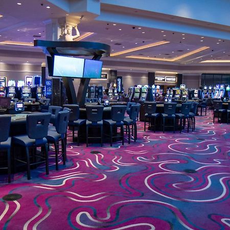 Riverside Casino & Golf Resort Екстер'єр фото
